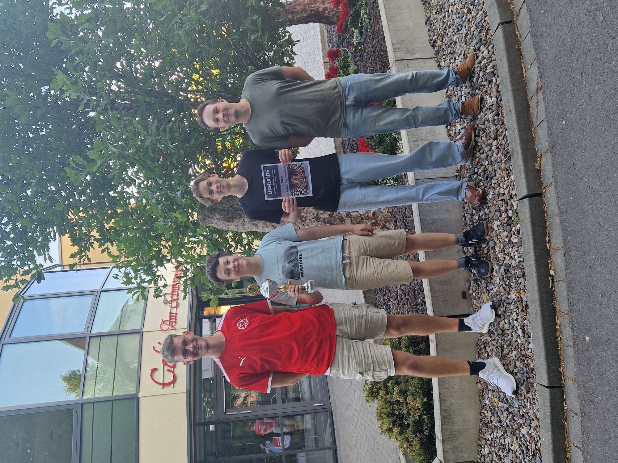 von links nach rechts (Daniel Lippert, Jakob Nönnig, Valentin Udelnov, Gordon Andre) LMP 25 Sieger AEM